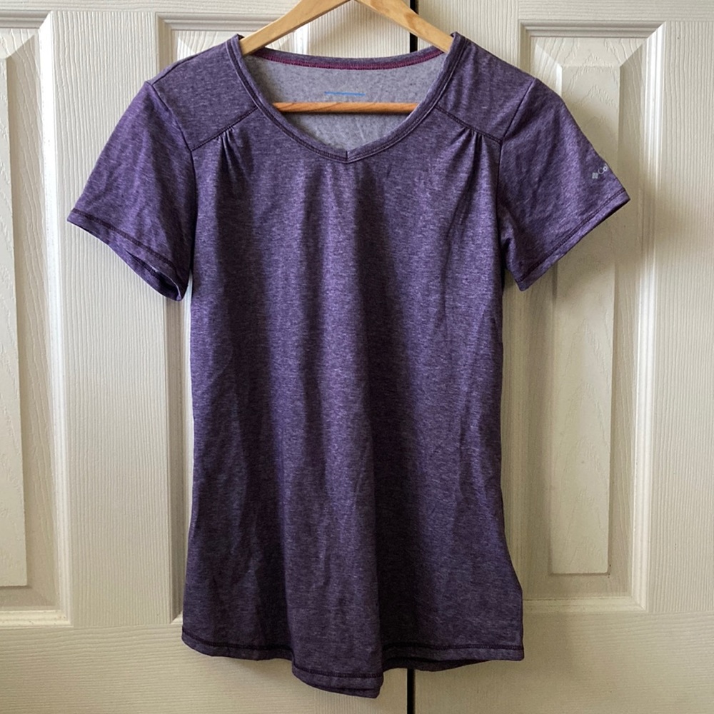 Columbia sport v-neck tee
